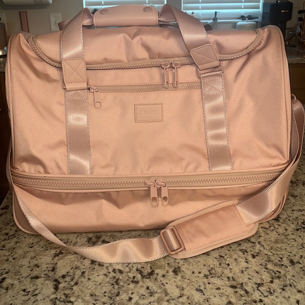 Calpak stevyn duffle pink sand